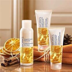 Kit 3 produits de soins pour les pieds  l'orange et  la cannelle Avon Footworks