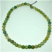 Elégant colliers de perles en verre facetté vert